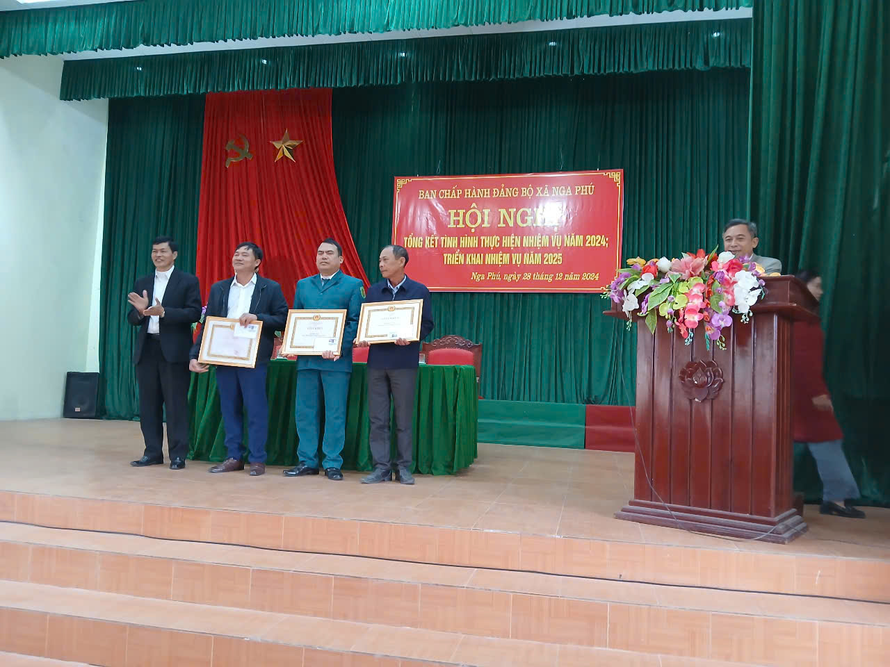 Anh-tin-bai